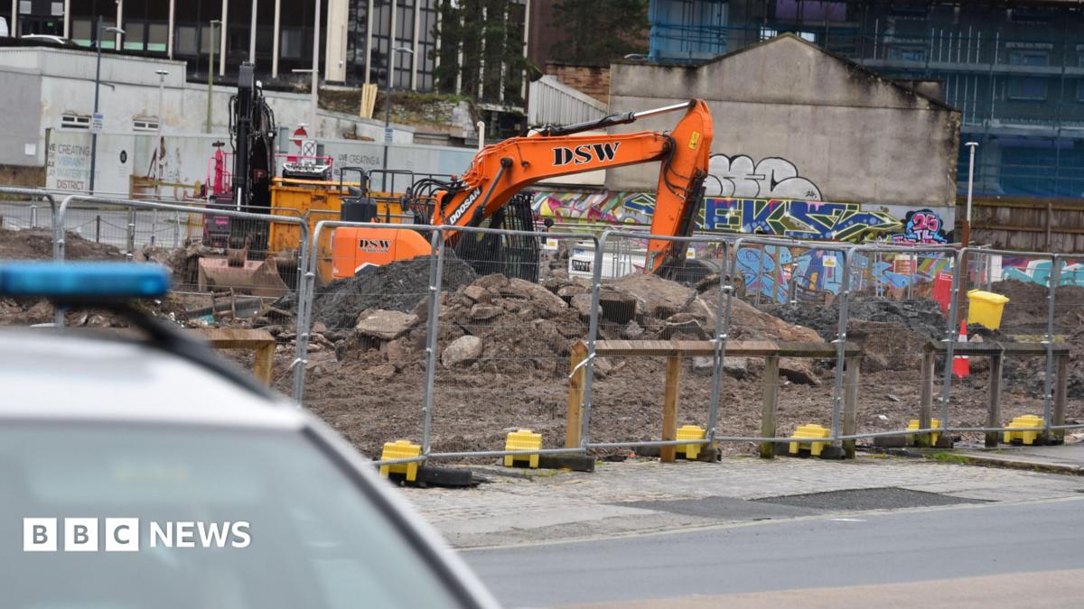 Dig after unidentified objects at Plymouth housing site