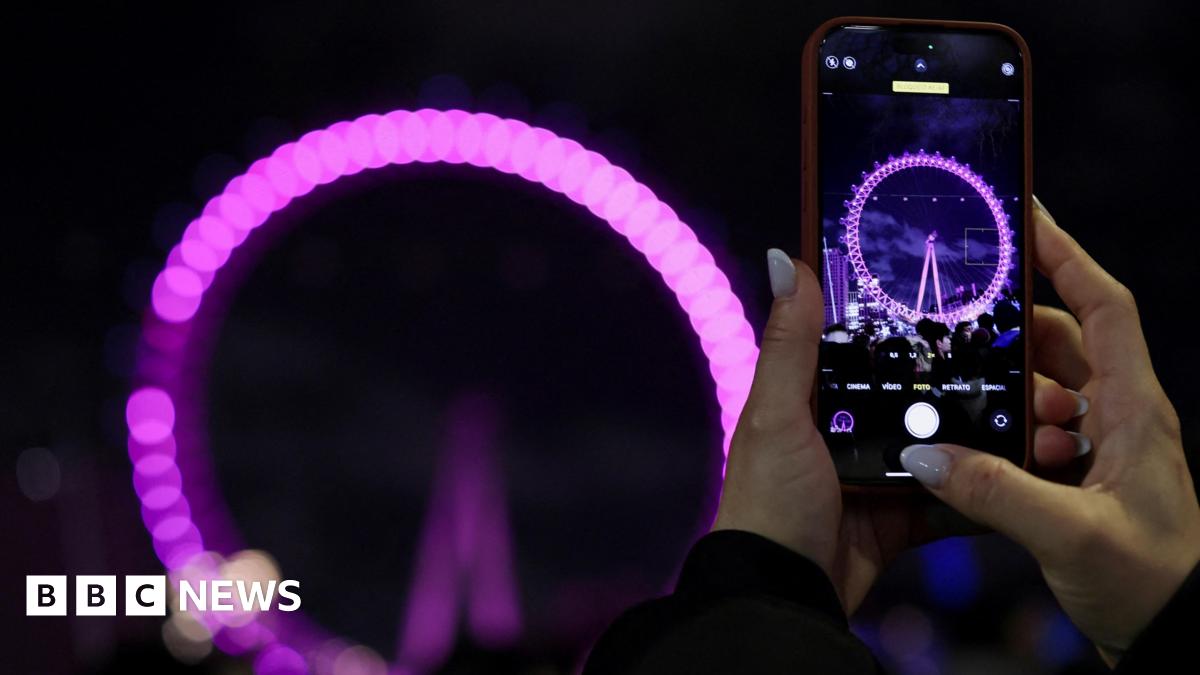 New Year’s Eve: London fireworks go ahead after UK weather warnings