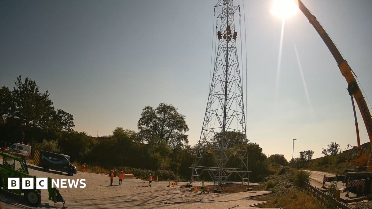 Motorway closure to repair damaged powerline
