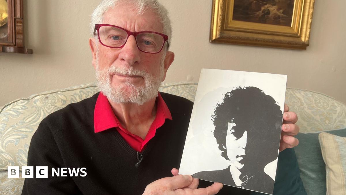 Memories of Dylan's controversial 1966 'Judas' tour in Bristol BBC News