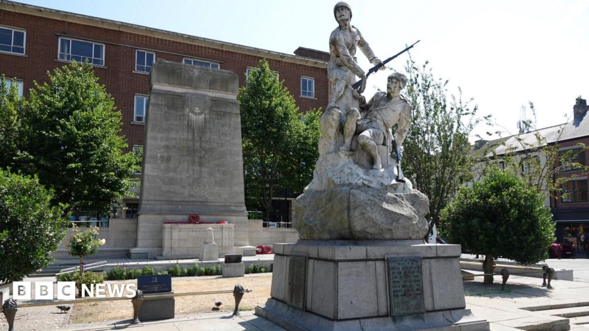 Hull city centre war memorials to be given a clean