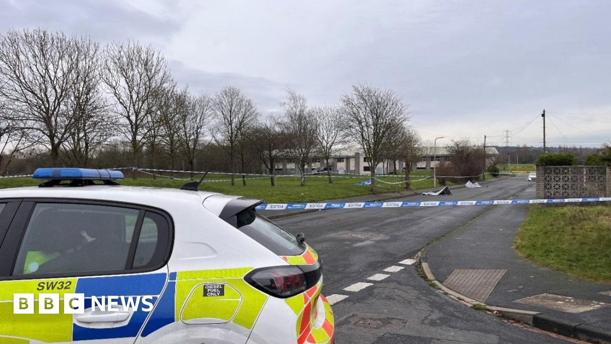 Boy, 15, charged with attempted murder over Oldbury stabbing - BBC News