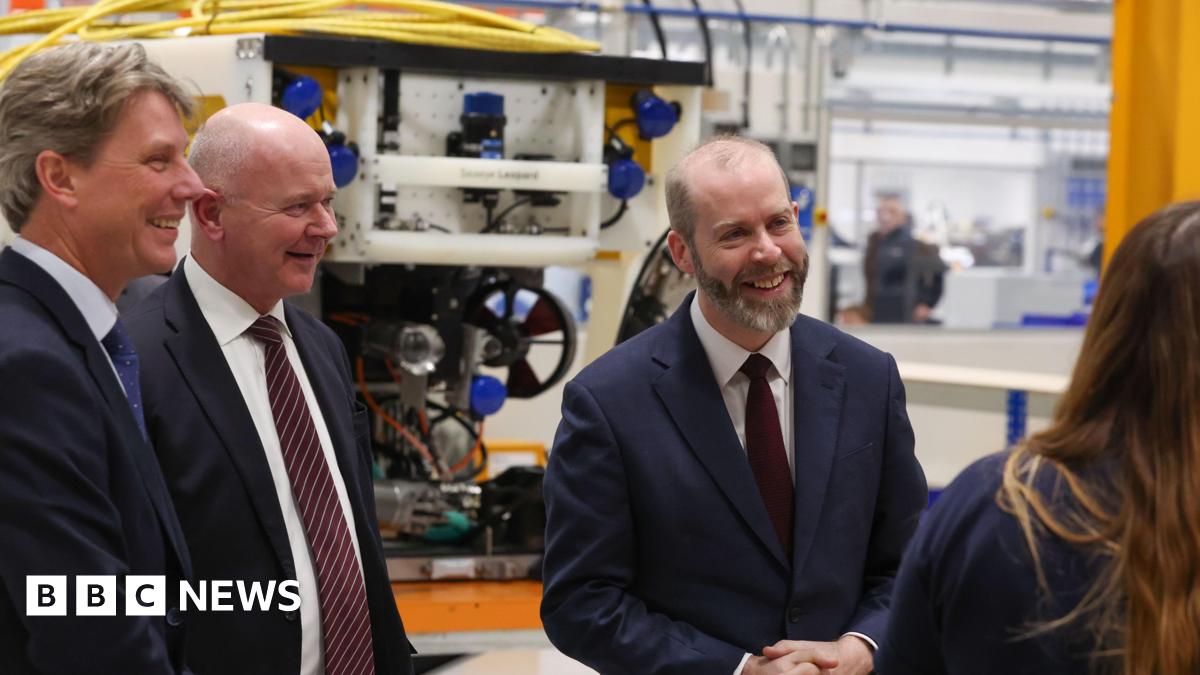 Saab Fareham: Business secretary opens new defence facility