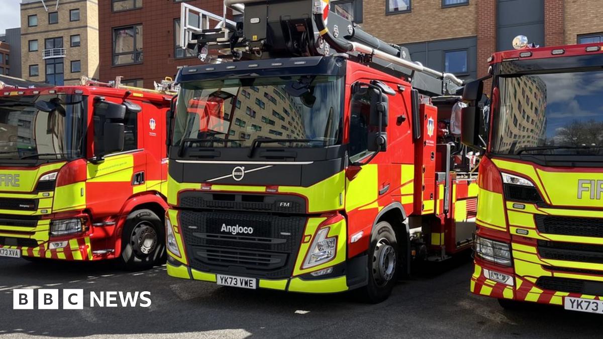 West Yorkshire: New fire engines part of £20m fleet upgrade - BBC News