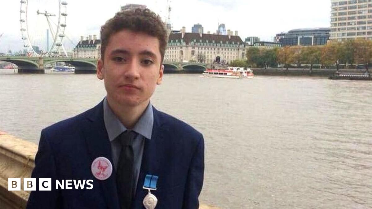 Teenager having seizure saved by online gamer 5,000 miles away in