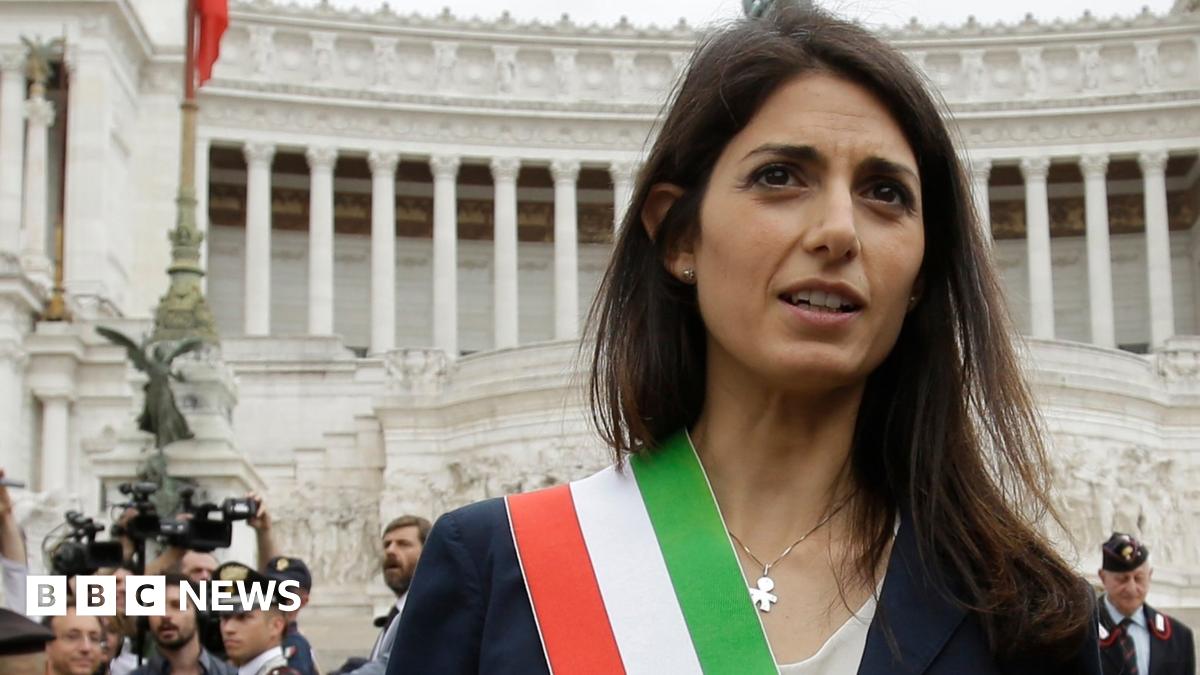 Rome's protest mayor Raggi finds it tough at the top - BBC News