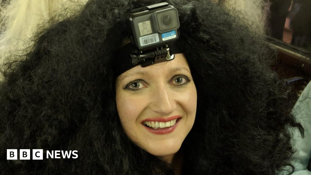 London Fashion Week: How it feels to walk the runway - BBC News