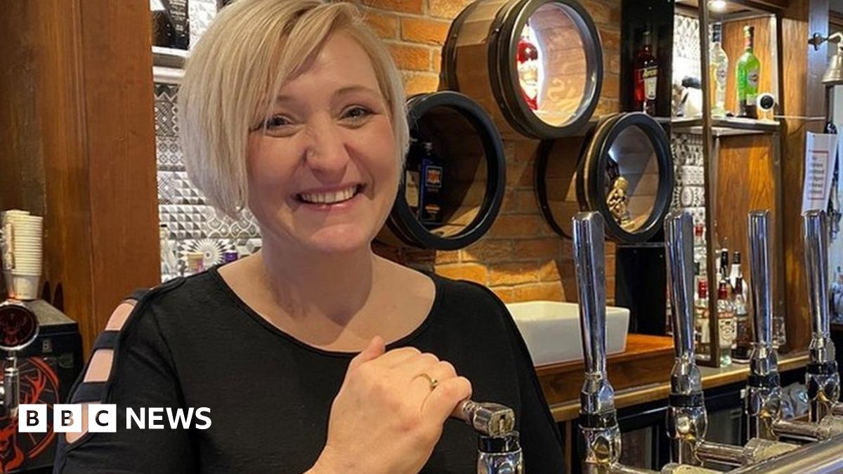 Free Christmas meals offered to struggling Shrewsbury families - BBC News