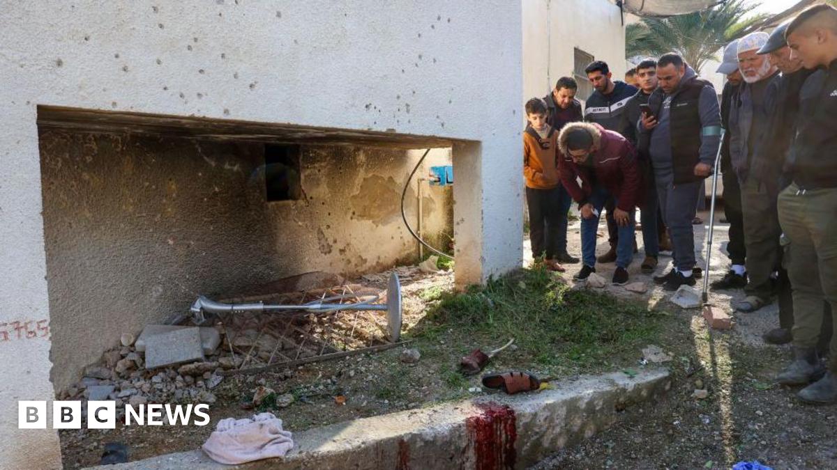 Palestinians look at the scene of a deadly Israeli drone strike in the village of Tammun, in the north of the occupied West Bank (8 January 2025)