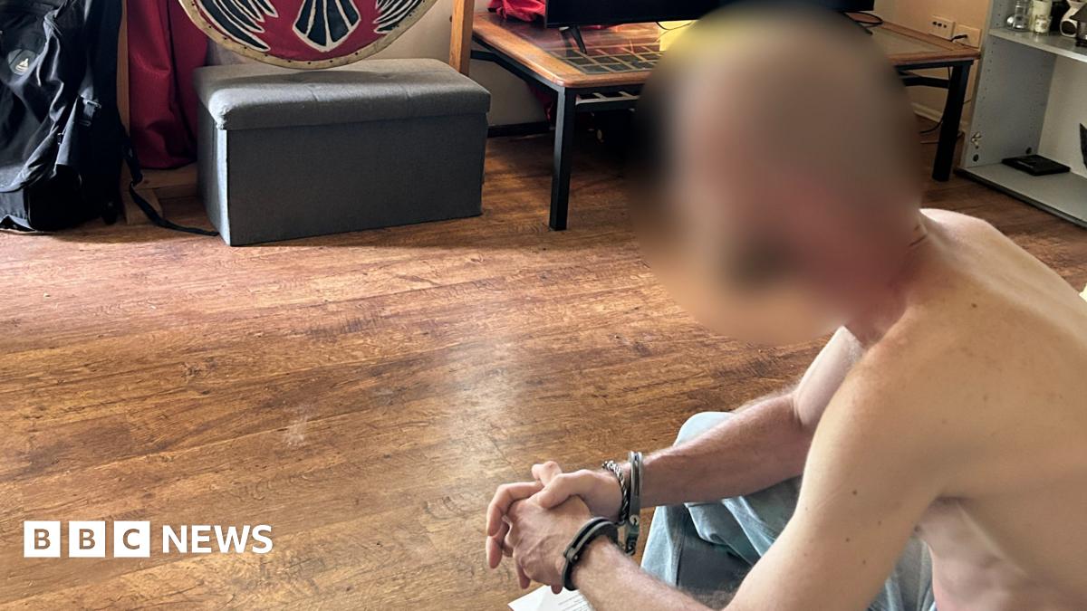 
                            Australia to deport British man charged with displaying Nazi symbols