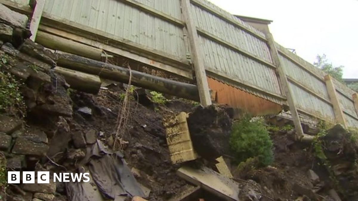 Eleven homes evacuated after landslide in Llantrisant - BBC News