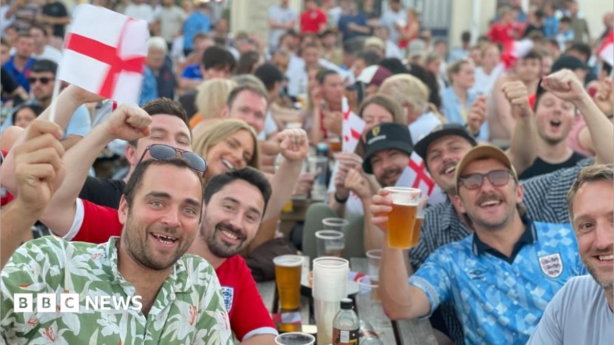 In Pictures: England fans across the West watch Ghana draw