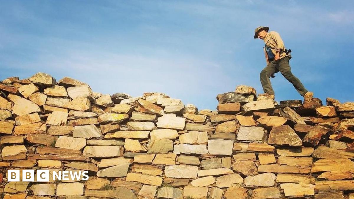 One man's mission to walk the Great Wall of China with a drone - BBC News