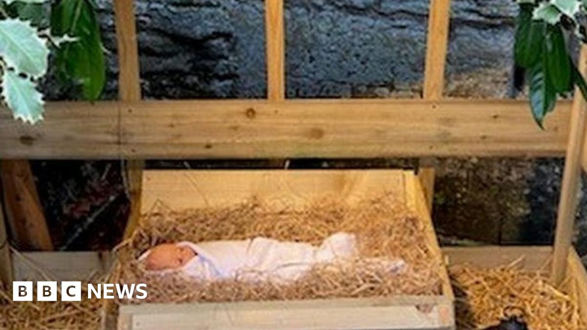 Stolen baby Jesus returned to Witney church nativity BBC News