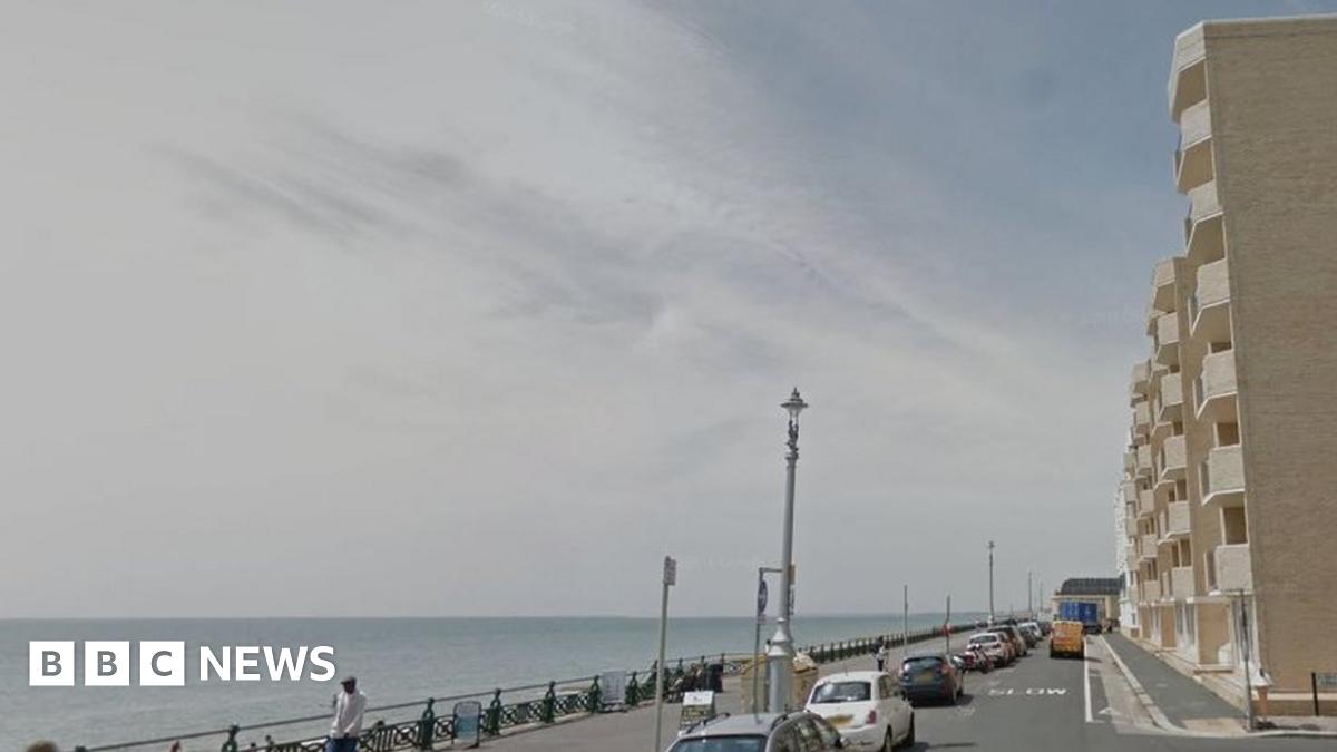 Hove beach rape: Woman attacked by two men - BBC News
