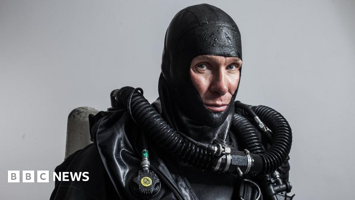 The cave divers who went back for their friends (2016)