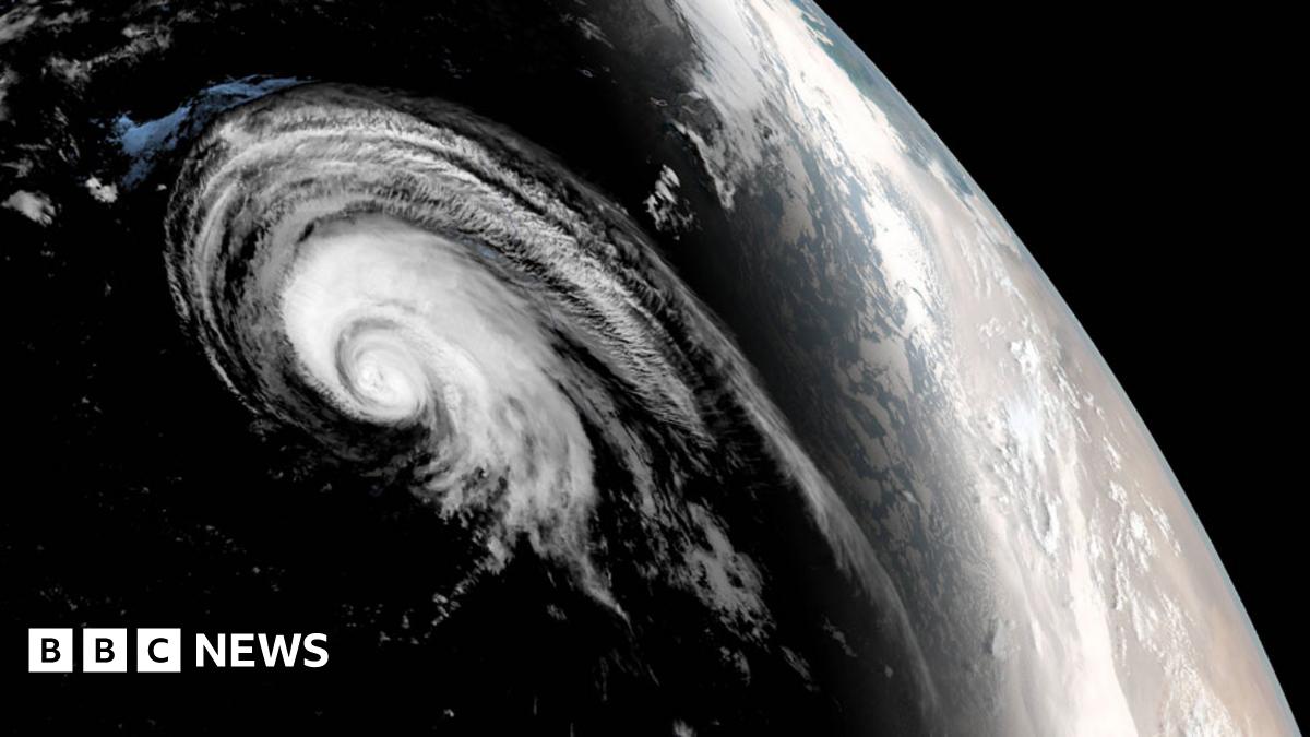 Hurricane Lorenzo breaks record in mid-Atlantic - BBC News