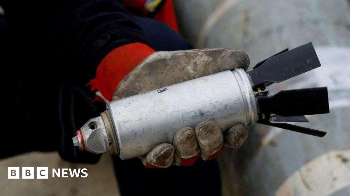 Cluster bombs: Unease grows over US sending cluster bombs to Ukraine ...