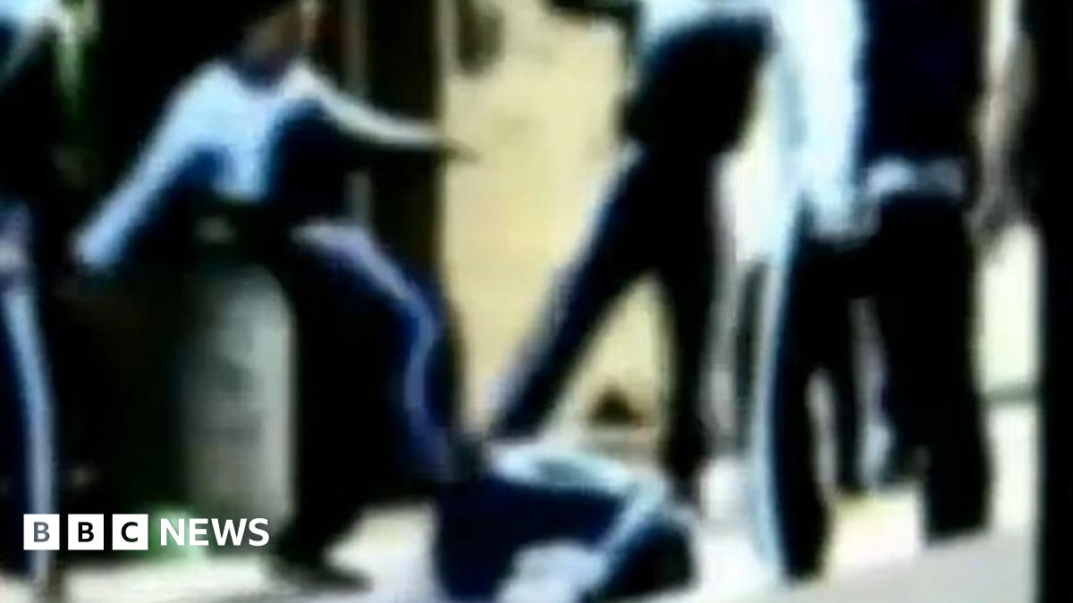 Why Chinas parents tackle bullies on their own - BBC News