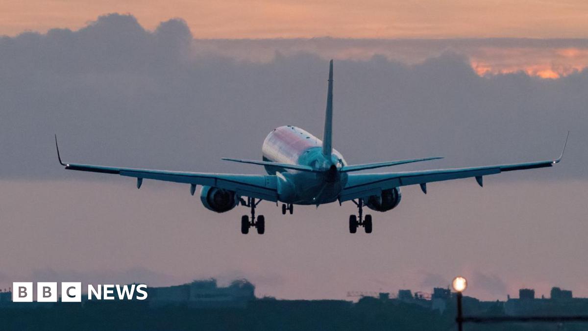 Canadian man poses as pilot to score hundreds of free flights, prosecutors say