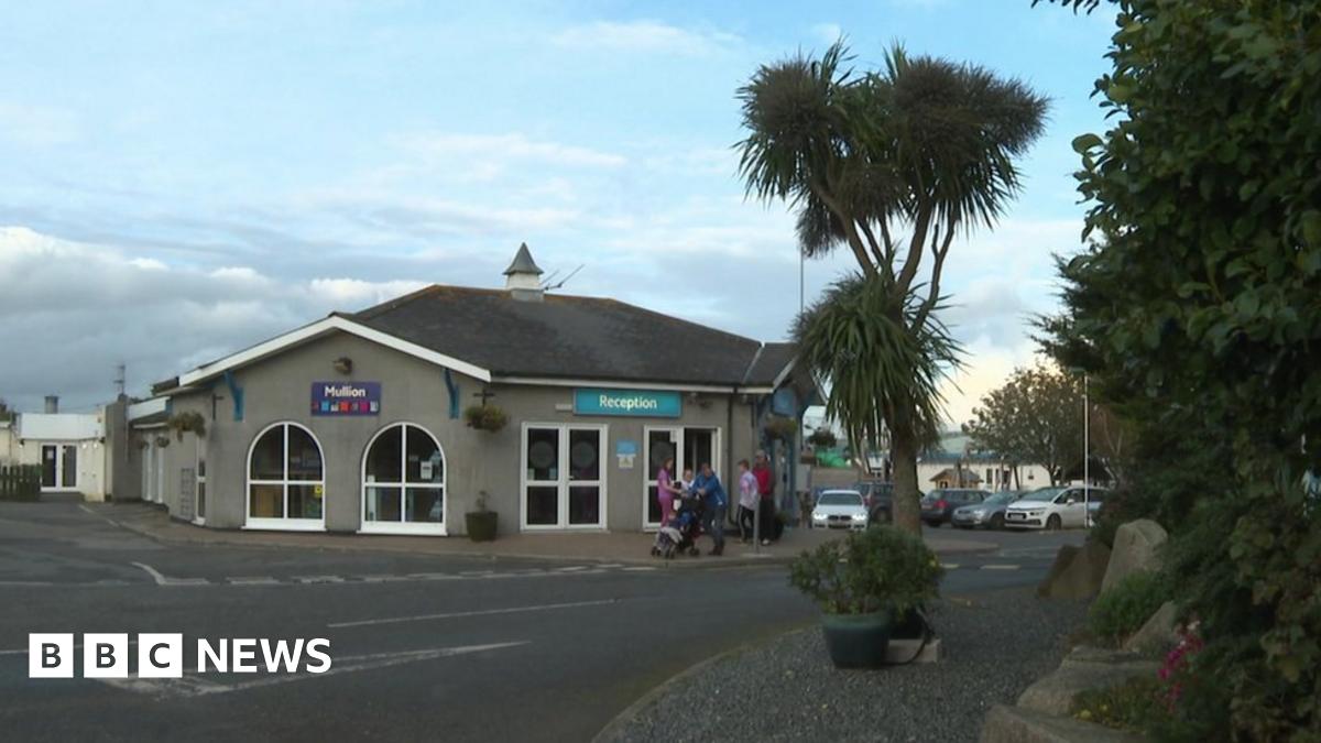 'Hideous' Norovirus outbreak shuts Mullion Holiday Park - BBC News