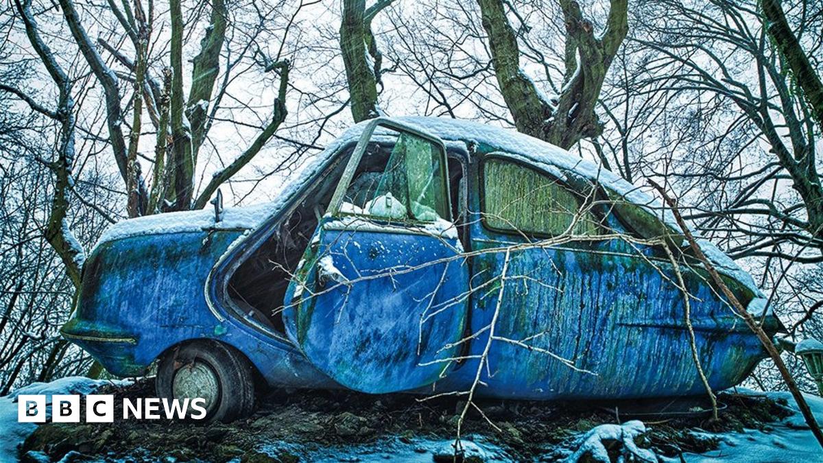 The faded beauty of abandoned cars across Europe and the US - BBC News