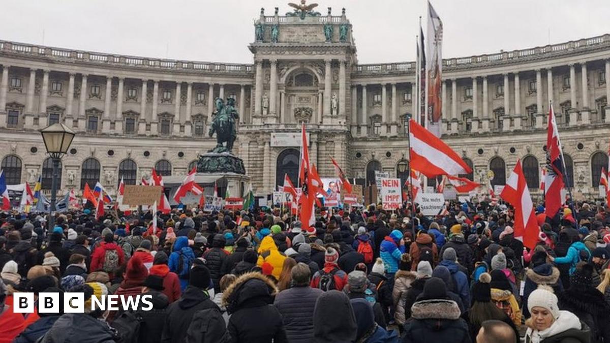 Covid in Austria: Mass protest in Vienna against measures - BBC News