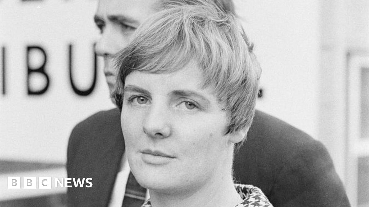 Aberfan disaster: Teacher who rescued pupils dies aged 86