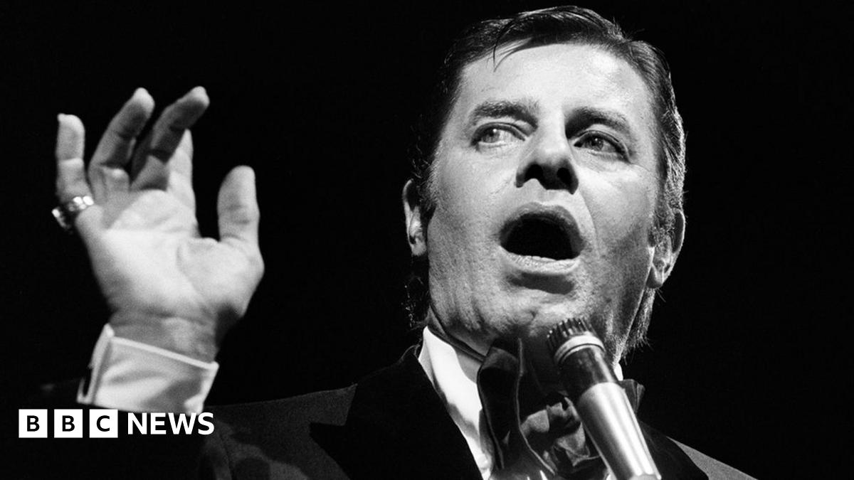 Jerry Lewis: US comedian dies aged 91 in Las Vegas