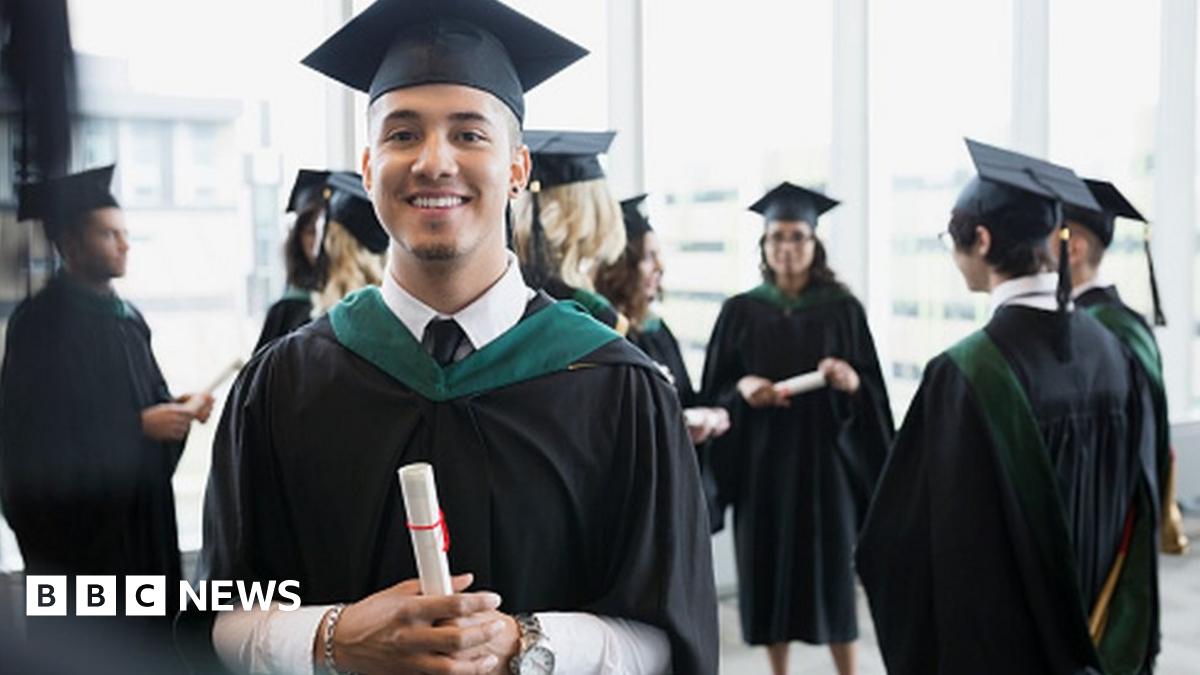 Labour tuition fees promise: Students this year 'would not pay' - BBC News