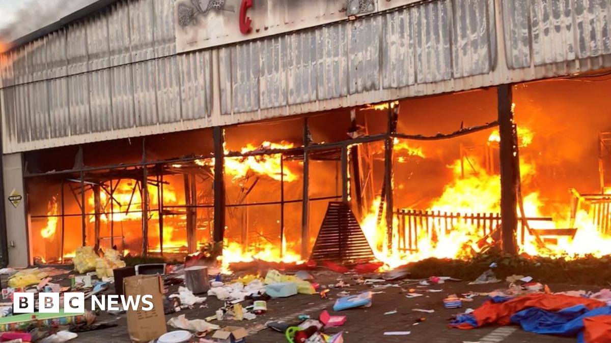 South Africa Zuma riots: Looting and unrest leaves 72 dead