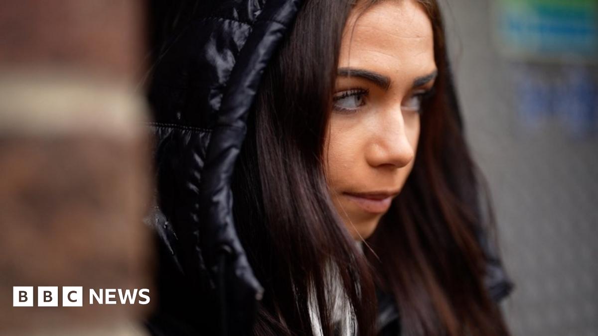 County lines: ‘I was 11 and in a drugs gang - why did nobody save me?’ - BBC News