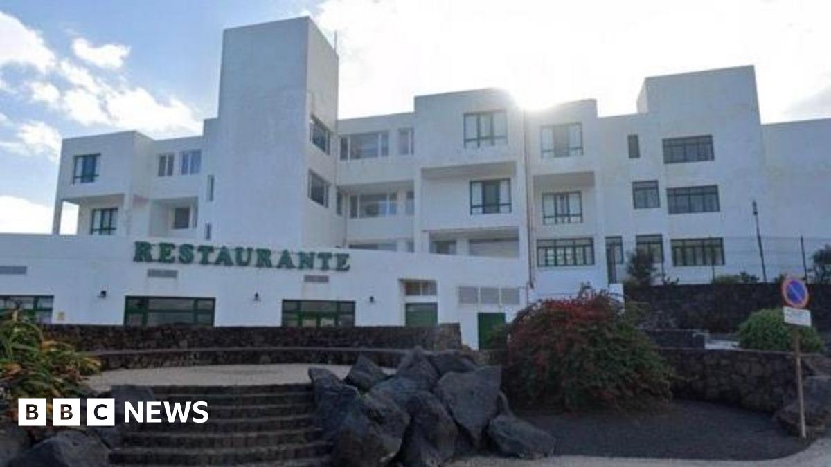 
                            Cwmbran man Darren Silcox died after Lanzarote 'bannister collapse'