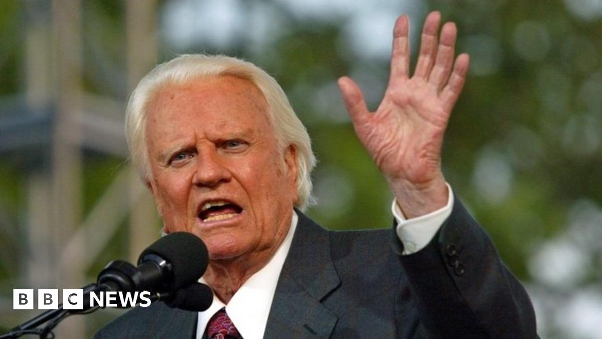 Billy Graham: Influential US evangelist dies at 99