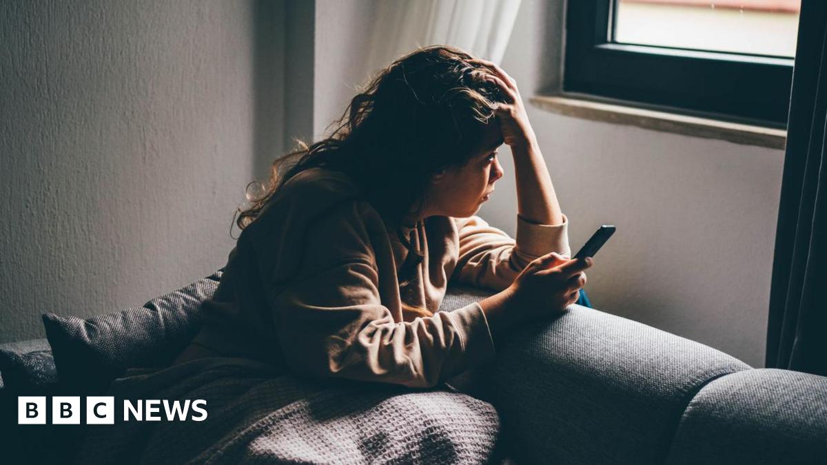 Urgent mental health centres to open across England