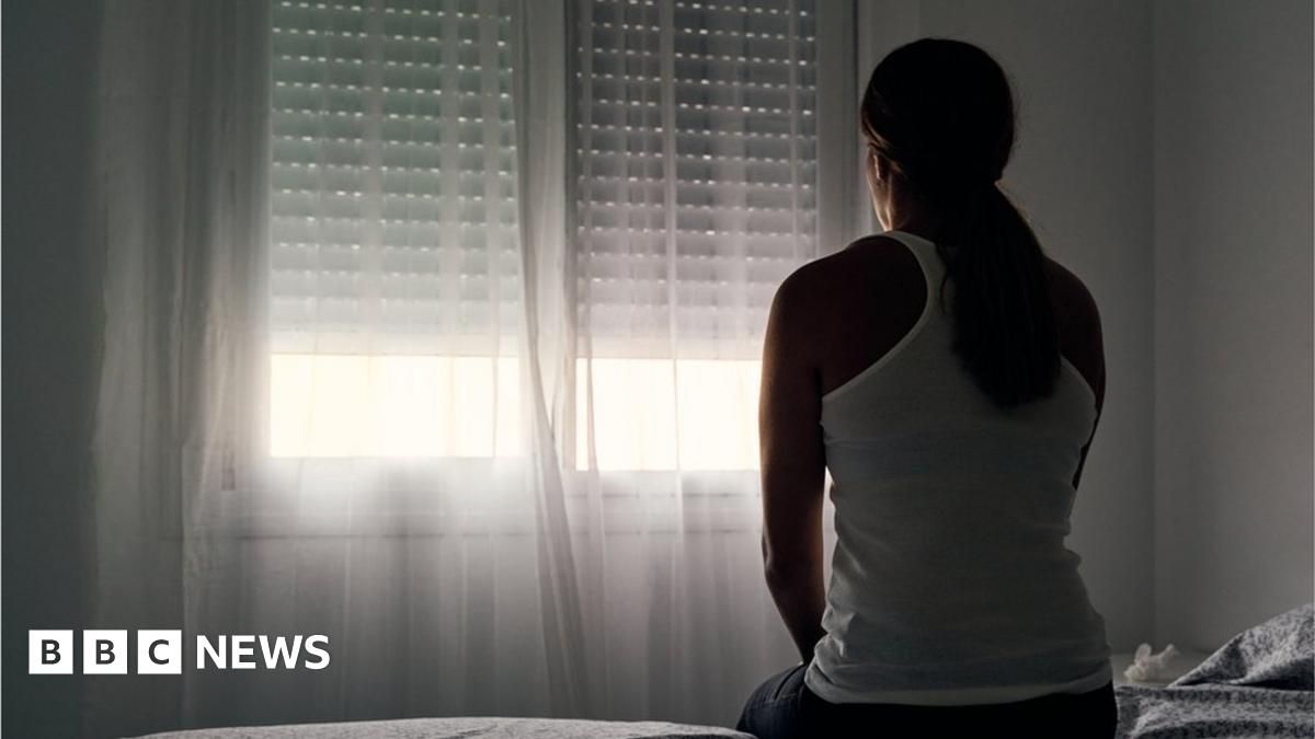 domestic-abuse-victims-fear-deportation-if-they-go-to-police-bbc-news