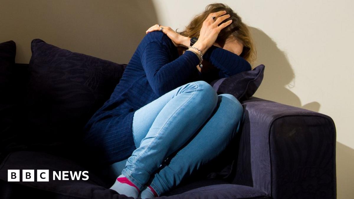 Domestic abuse protection orders "absolutely pointless" say victims - BBC News