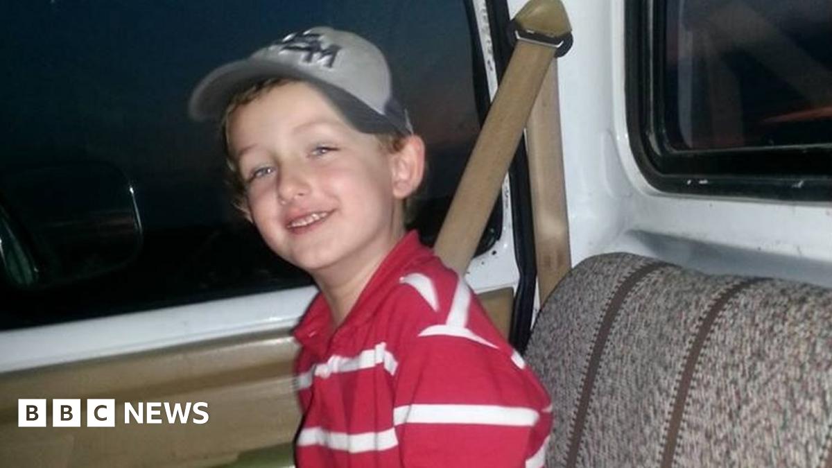 Jeremy Mardis Driver's hands 'were up' when boy killed BBC News(02)