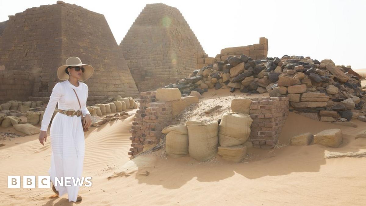 The Qatari princess, Angelina Jolie and the battle of the pyramids - BBC Ne