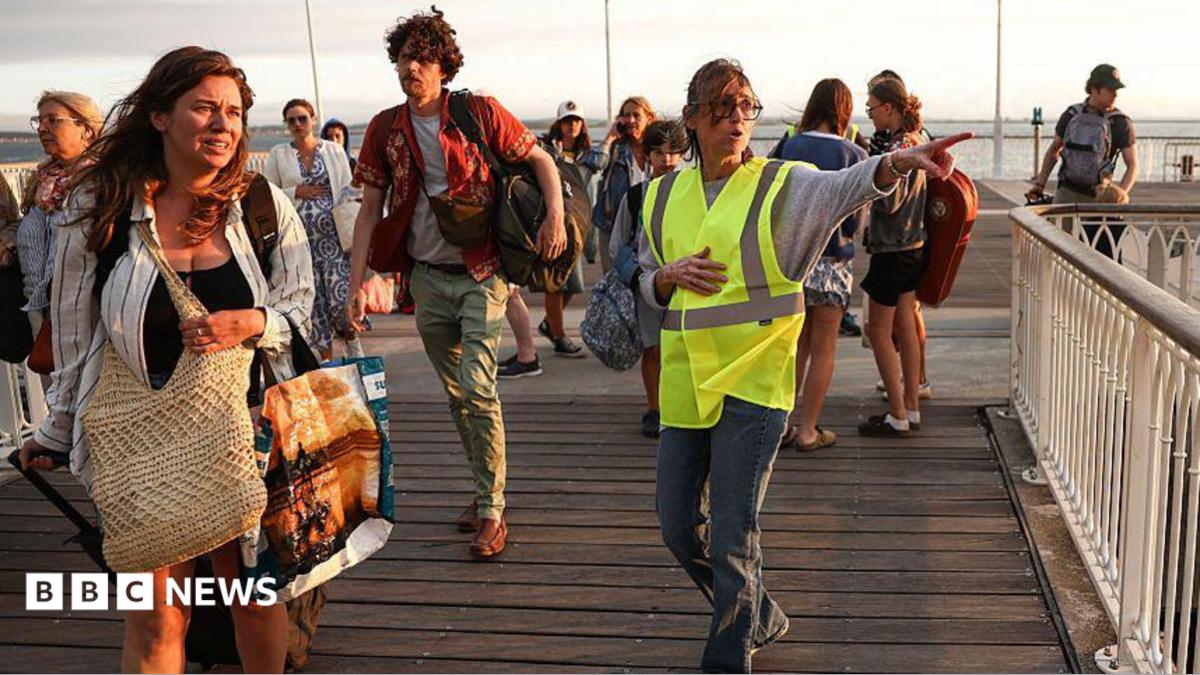 Tourists describe their escape from France wildfires