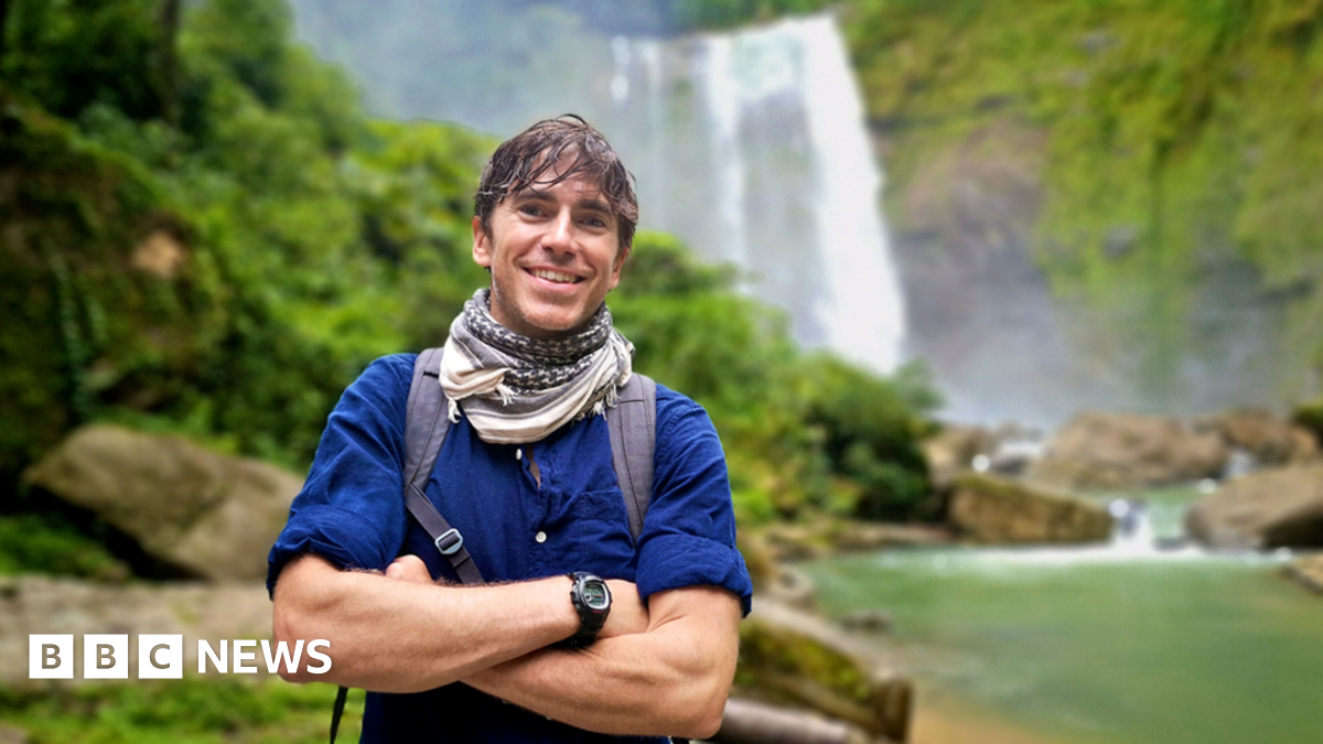 Simon Reeve: 'I feel a hypocrite over my carbon footprint' - BBC News