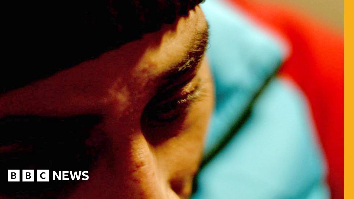 Meeting an organ trafficker who preys on Syrian refugees - BBC News