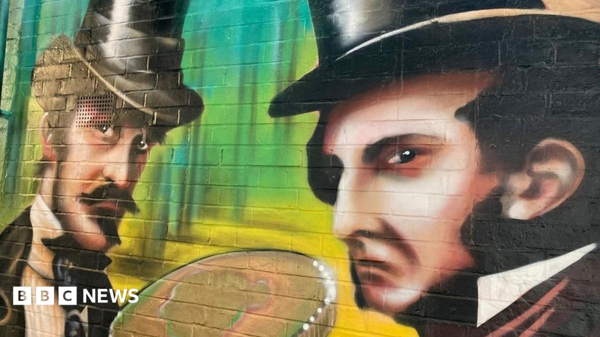 Mural in Sovereign Way, an alley between Market Place and Chequer Street, St Albans