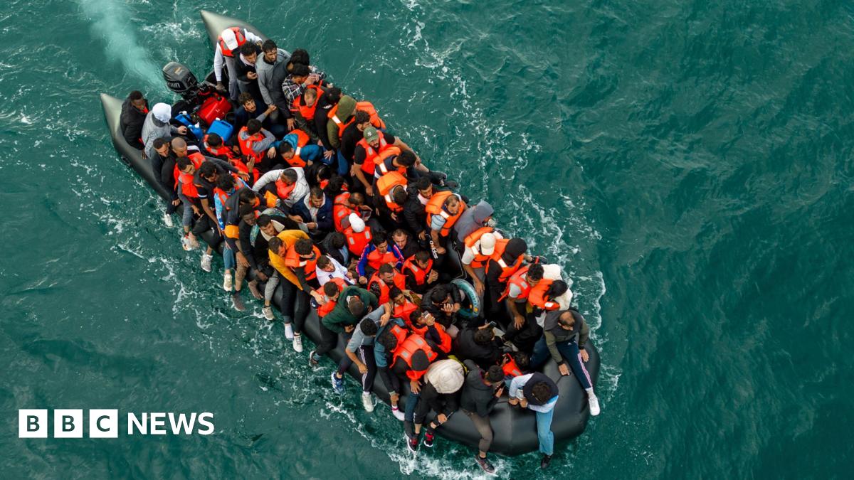 Ministers promise 'large surge' in returning illegal migrants - BBC News