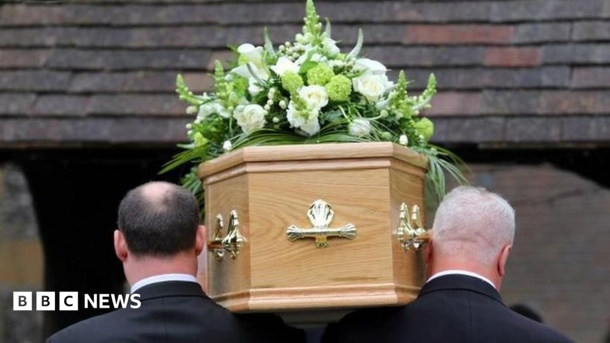 Cutting the cost of dying: Tips from funeral experts - BBC News