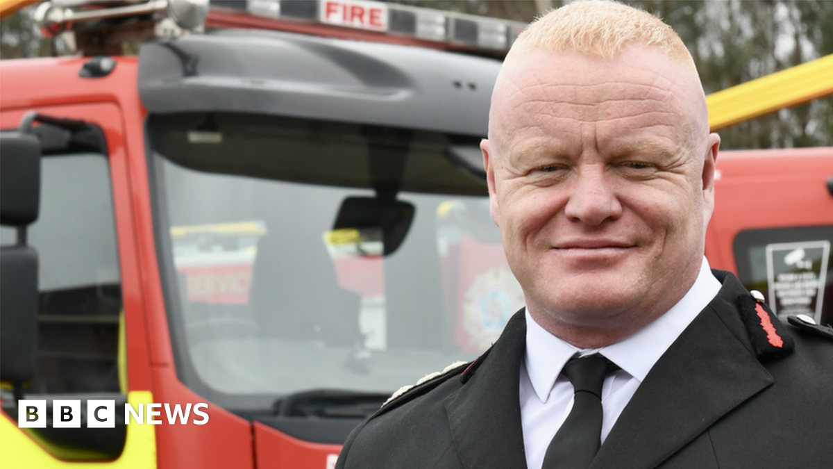 Tyne and Wear Fire Service boss announces retirement - BBC News