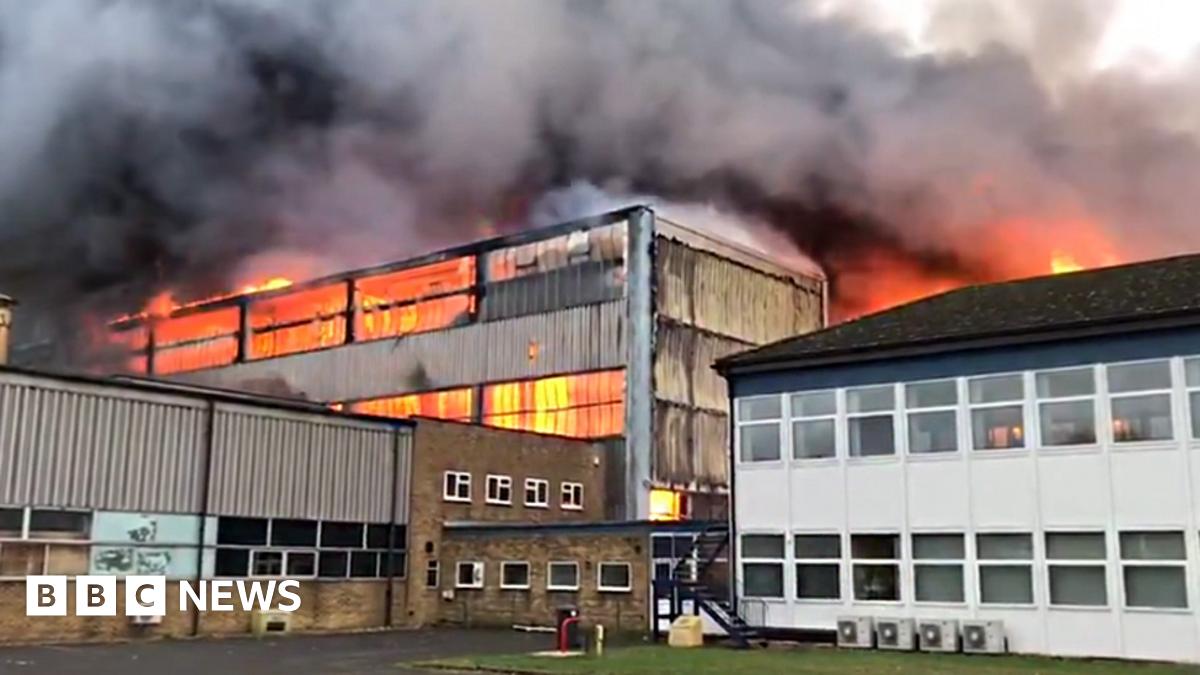 Beautiful Fire Rips Through Auckland Polystyrene Factory, Sending Smoke Across Sky Wallpaper Digital Art Beautiful Fire Rips Through Auckland Polystyrene Factory, Sending Smoke Across Sky Wallpaper Digital Art