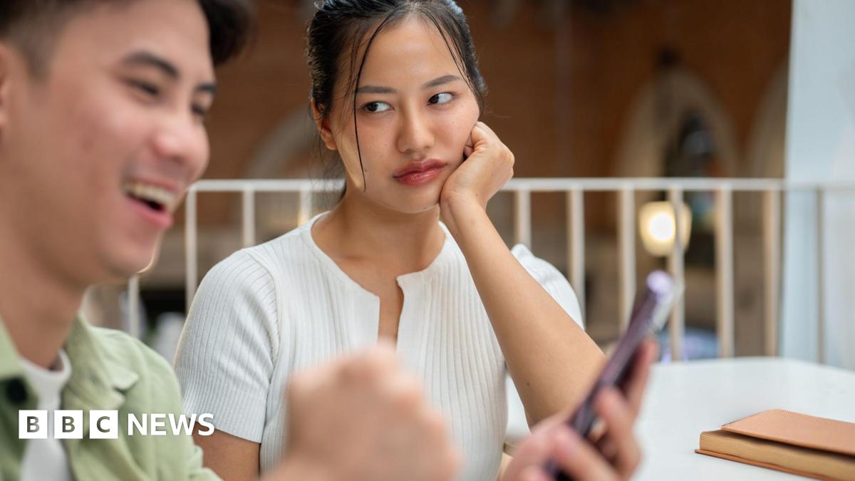 
                            This phone habit might be ruining your relationship. Here's how to stop it