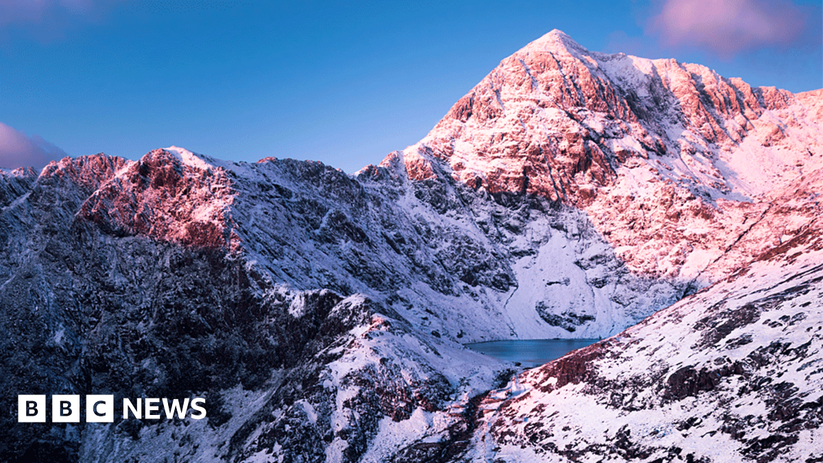 
                            Two found dead on Yr Wyddfa in search for missing men