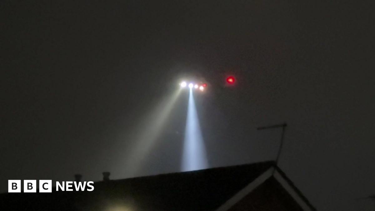 
                            Two missing after entering River Hull to evade police